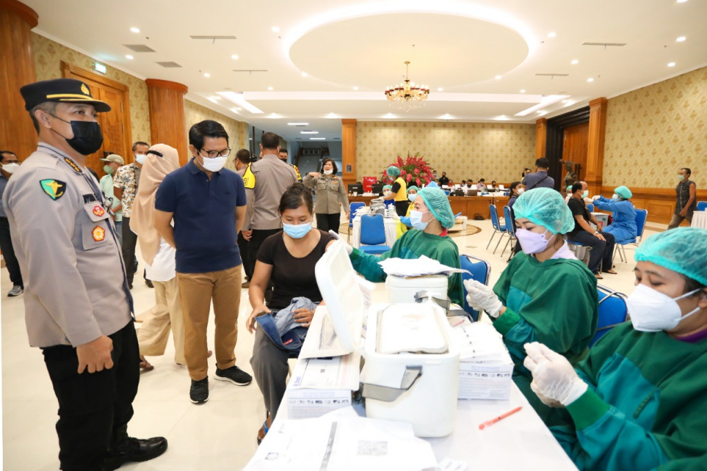 Sekda Adi Arnawa Tinjau Gebyar Vaksinasi Presisi Kabupaten Badung